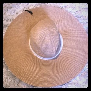 Brand new Express tan/white sun hat-floppy.Tags on